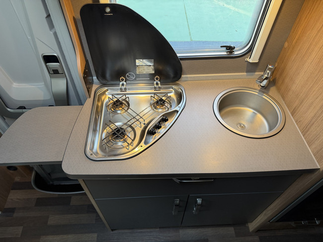 Weinsberg CARAHOME 700 DG / Stockage gratuit photo : 12