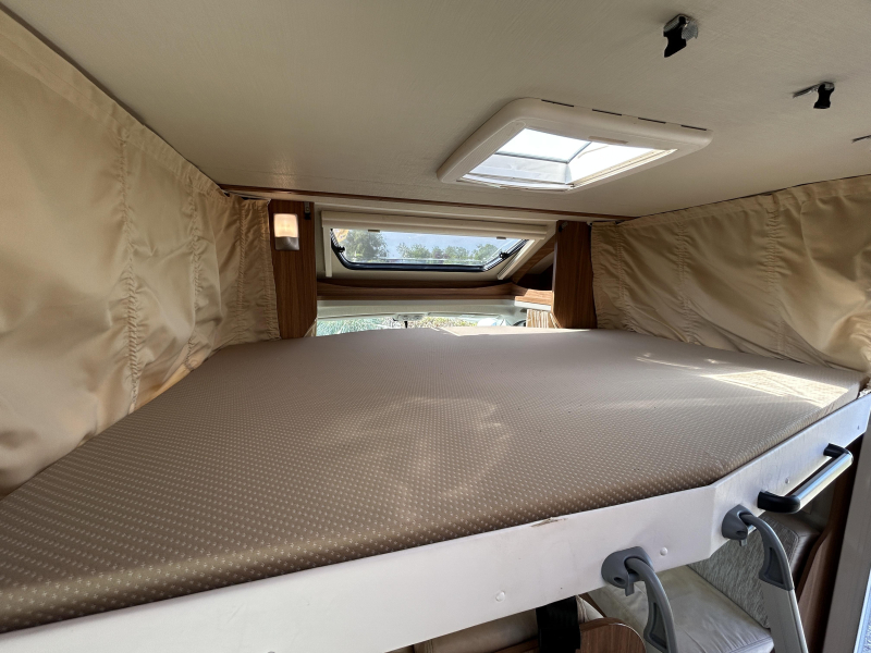 Hymer Carado ENKELE BEDDEN + HEFBED  foto: 18