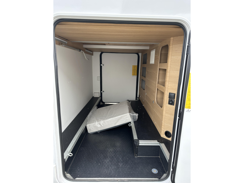 Adria Coral 600 SL 140PK Lengtebedden Garage  foto: 18
