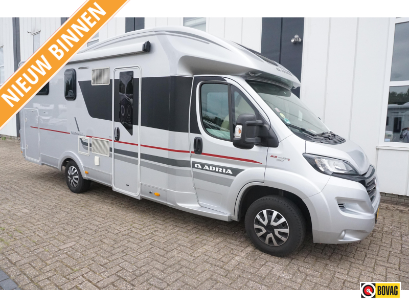 Adria Matrix Platinum 670 SC 5e zitplaats / Dakairco