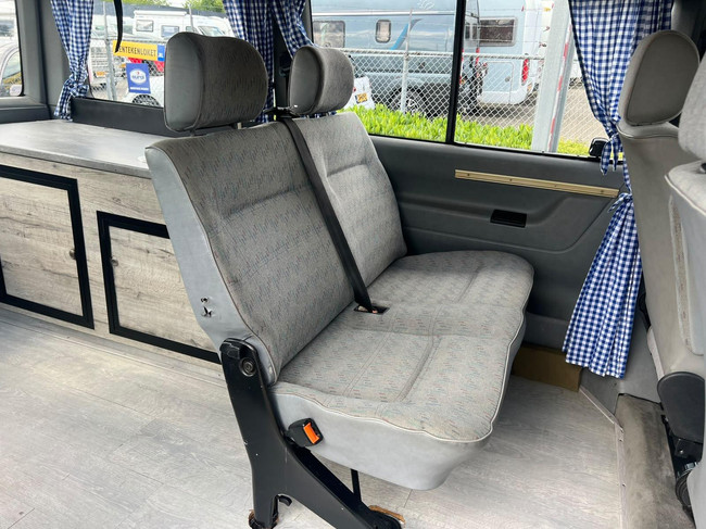 Volkswagen Transporter Camper | Techo elevable para dormir | Toldo de casete | Enganche de remolque foto: 21