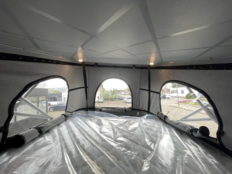 Forster V 636 EB 160hp Single Beds and Pop-top Roof photo: 16