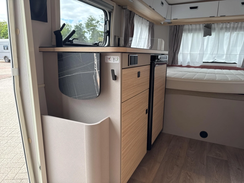Eriba Touring 530 Tango Red 2025 Luifel  foto: 4