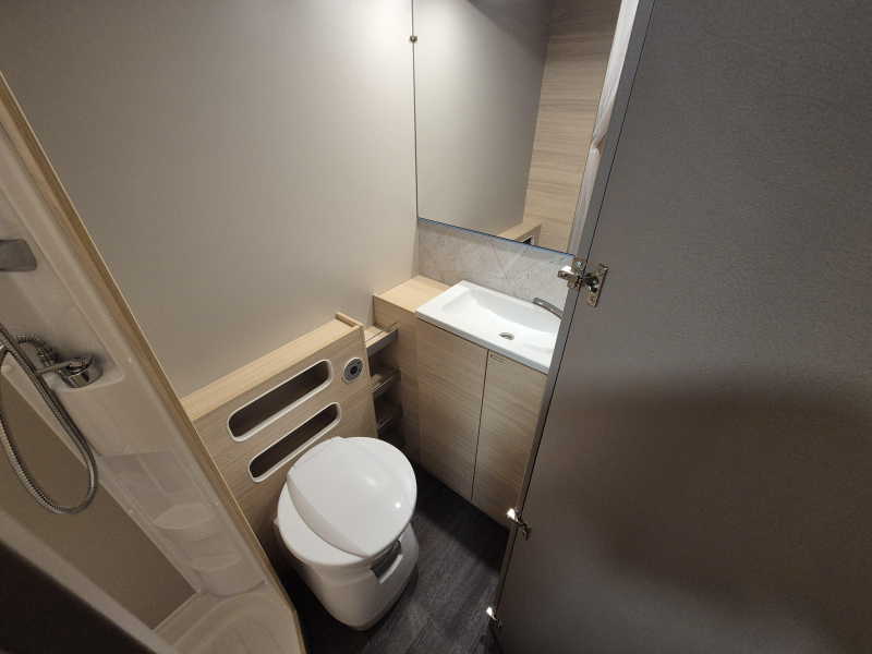 Weinsberg CaraCito 500 QDK Stapelbedden en douche!  foto: 21