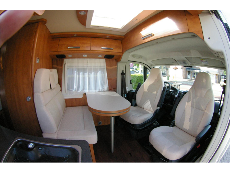 Carthago Malibu 600 Automaat, Dwarsbed.  foto: 8
