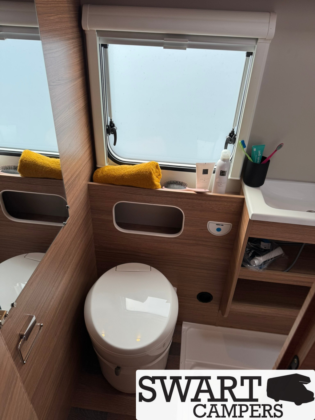 Weinsberg CaraHome 600 DKG, Automaat 6 personen Stapelbed Alkoof  foto: 15
