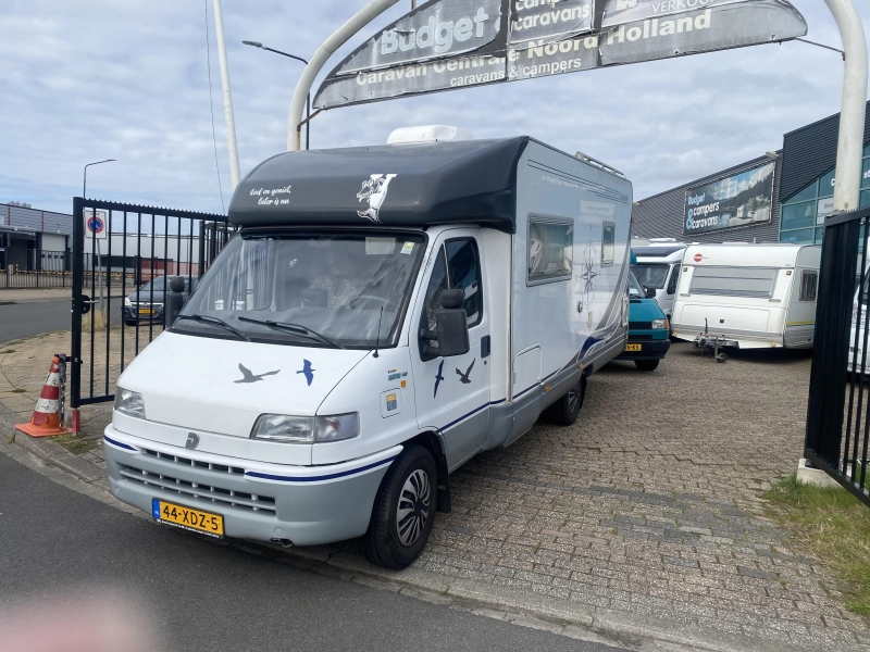 Dethleffs Globetrotter Frans bed Airco dinette  foto: 2