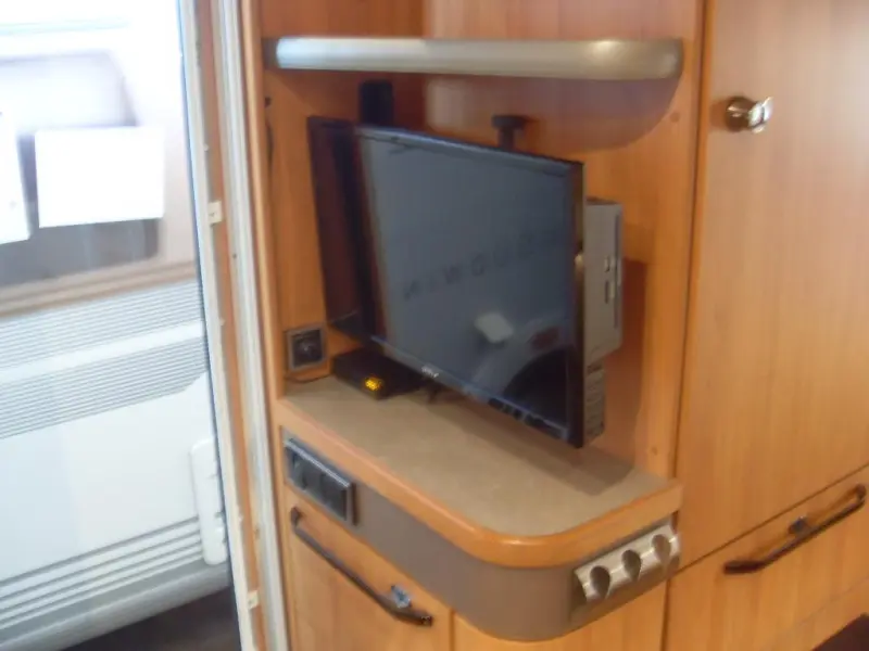 Eriba Nova Winner Edition 465 GL met Mover  foto: 4