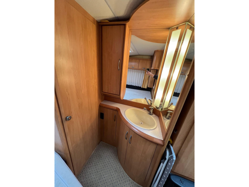 Hobby Excellent 495 UFE mover, tent, luifel  foto: 13