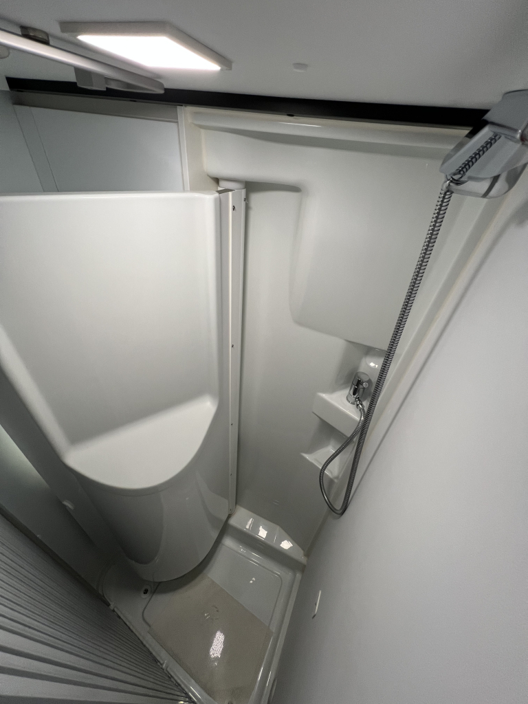 Adria Twin Supreme 640 SLB ENKELE BEDDEN SKYROOF CAMERA foto: 10