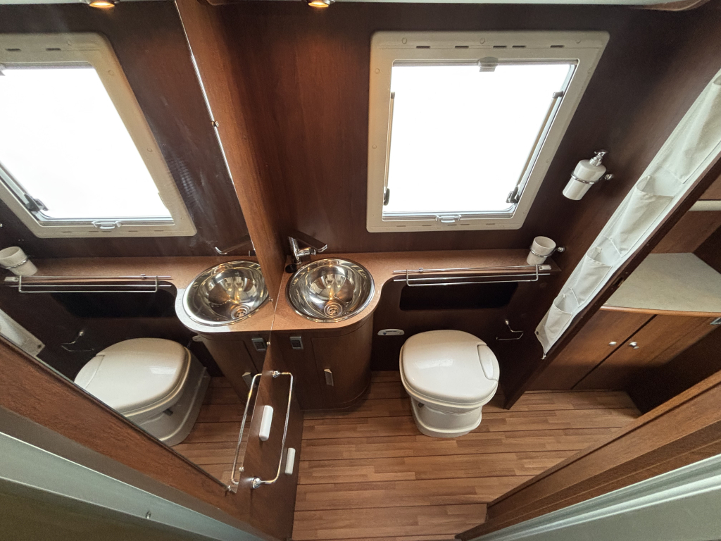 ELNAGH Prince 590L - 2011 - Luxe halfintegraal - 86.000km  Prince 590L foto: 10