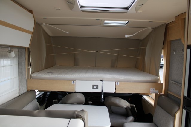 Volledig luchtgeveerde Hymer B ML I 780 9 G Tronic Automaat 170 pk Mercedes 417 CDI (53  foto: 64