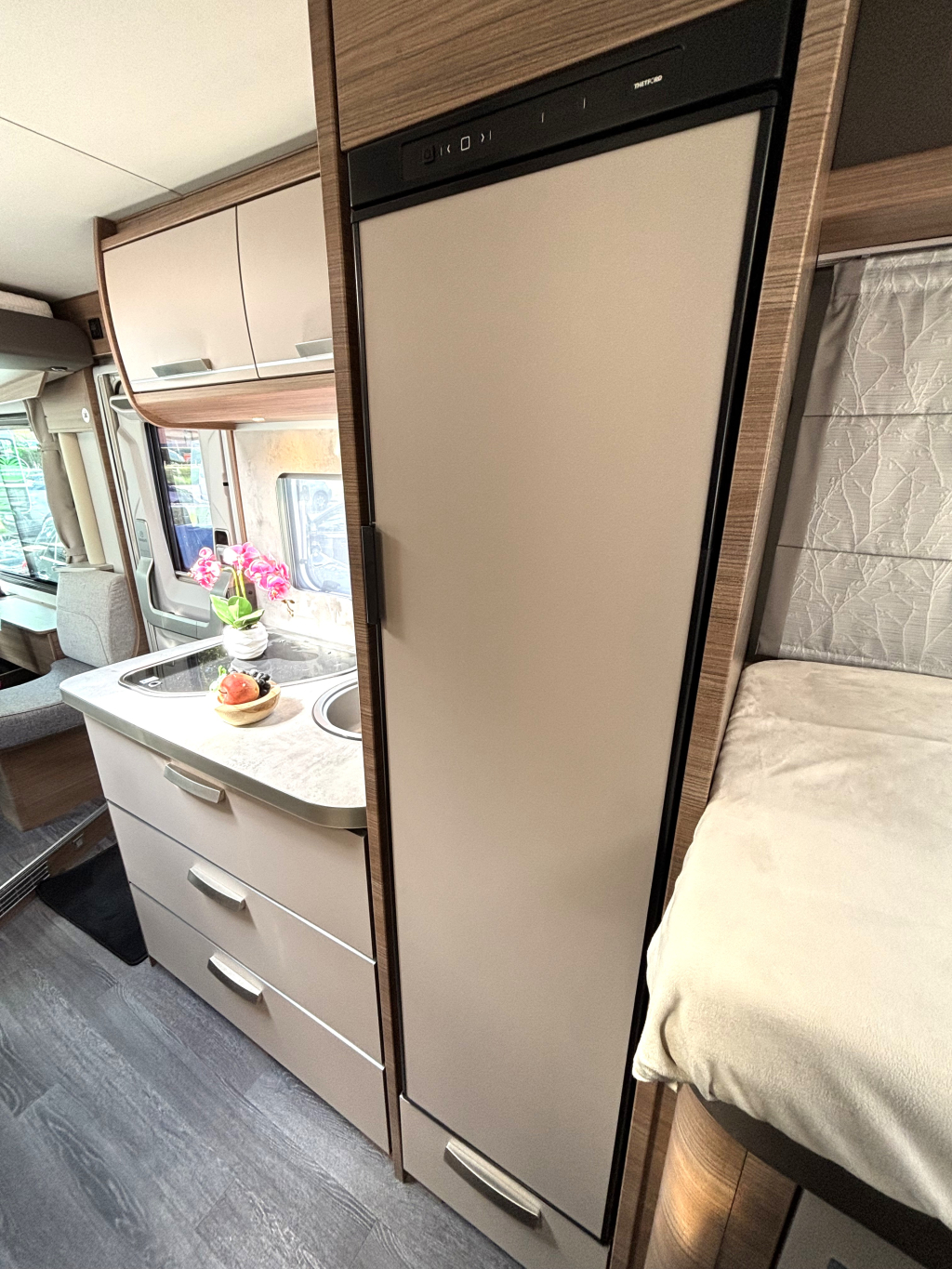 Knaus Live I 650 MEG 9TR AUTOMAAT ENKELE BEDDEN HEFBED 160PK foto: 9