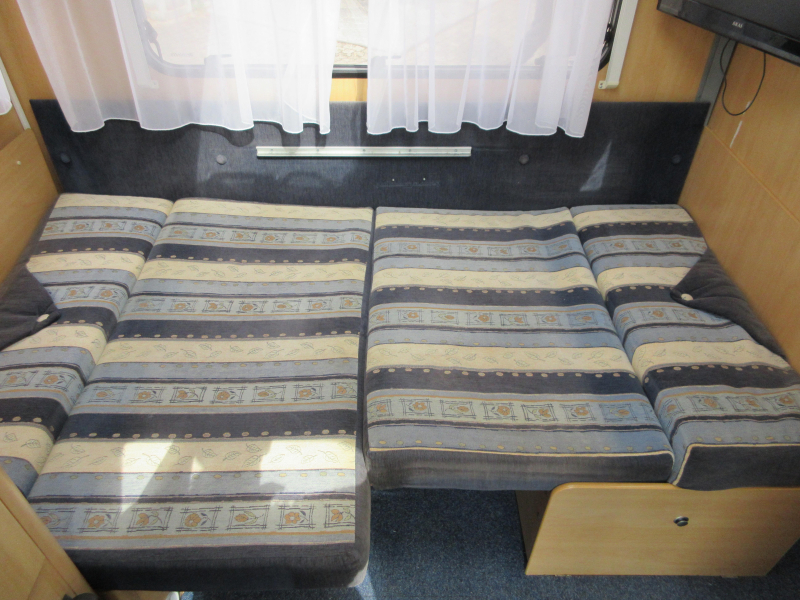 Dethleffs Camper 440 DB TRANSVERSE BED AND MOVER photo: 7