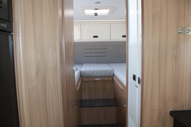 Sun Living S 75 SL by Adria 5 gordel plaatsen enkele bedden 67  foto: 32