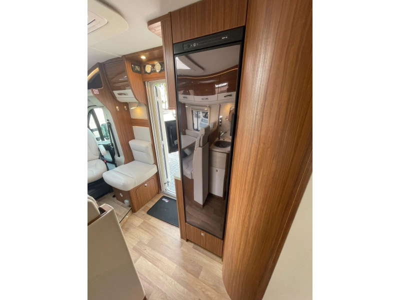 Dethleffs Diplomat Queensbed 52000 km 2017  foto: 13