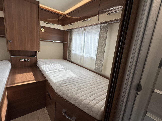 LMC I735 Explorer Automaat Enkele Bedden Hefbed Zonnepaneel Maxxfan Construct foto: 15
