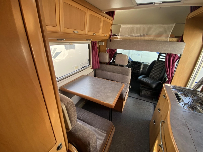 Hymer Camp 644 G 6 pers GROTE GARAGE 2,8  foto: 21