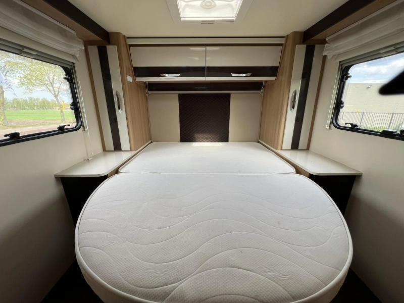 McLouis MC4 281 Queens-Bett und Hubbett Foto: 9