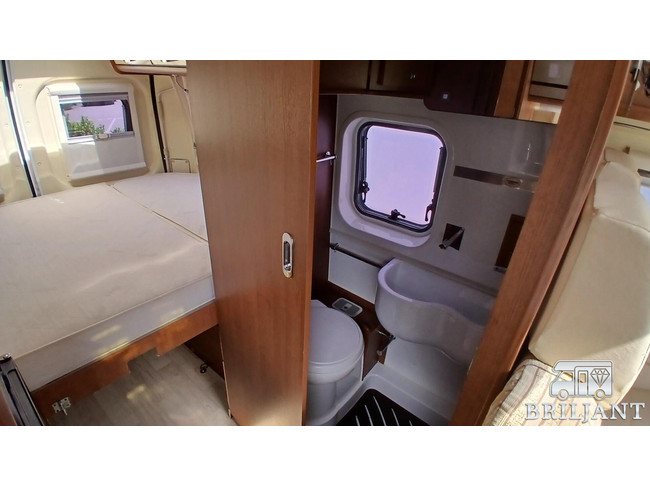Karmann-Mobil DAVIS 590 autocaravana.. cama transversal foto: 16