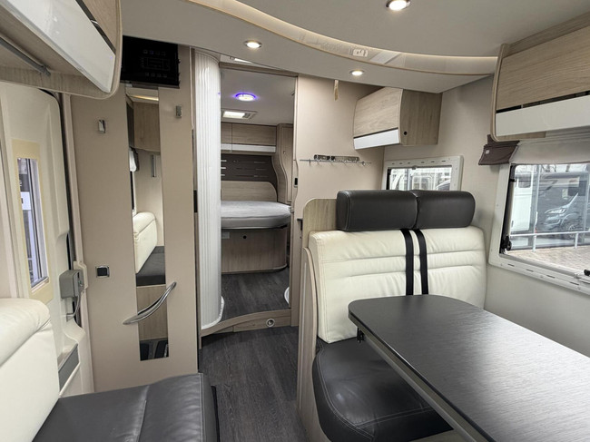 Challenger 398 XLB Queensbed Hefbed Zonnepaneel Luifel Bearlock photo: 12