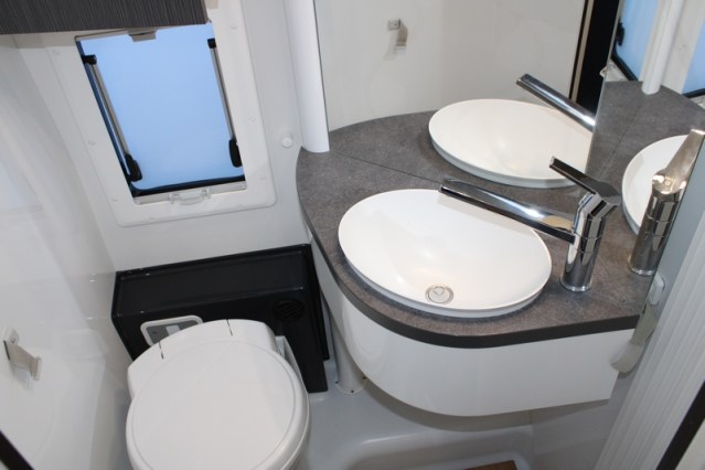 Young compact used Chausson Exclusive Line 660 automatic 170 hp (85 photo: 52
