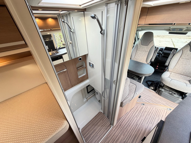 Malibu 600 LE Automaat Diesel/Elek. Verwarming/Solar/Trekhaak/Gasalarm/160PK/Lengtebedden/10” Navi/Vol opties! 2023 foto: 19