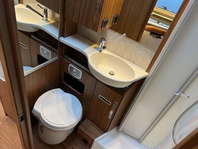 Hymer B584 B588 - automatic - low mileage photo: 12