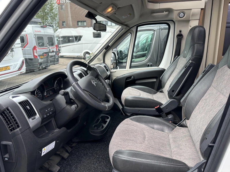 Adria Coral 600 SL level systeem  foto: 10
