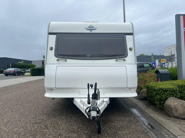 Hobby De Luxe 400 SF | Awning | Bicycle rack | Semi-automatic Mover | Fixed bed | Dinette (Train seat) | Tempo 100 | Shock absorbers photo: 1