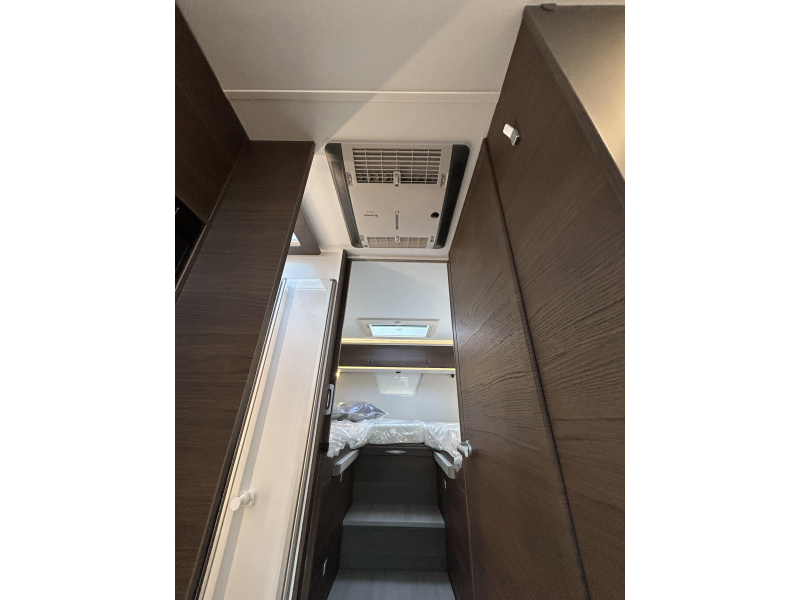 Adria Coral Supreme 670 DL 180PS Automatik Foto: 8