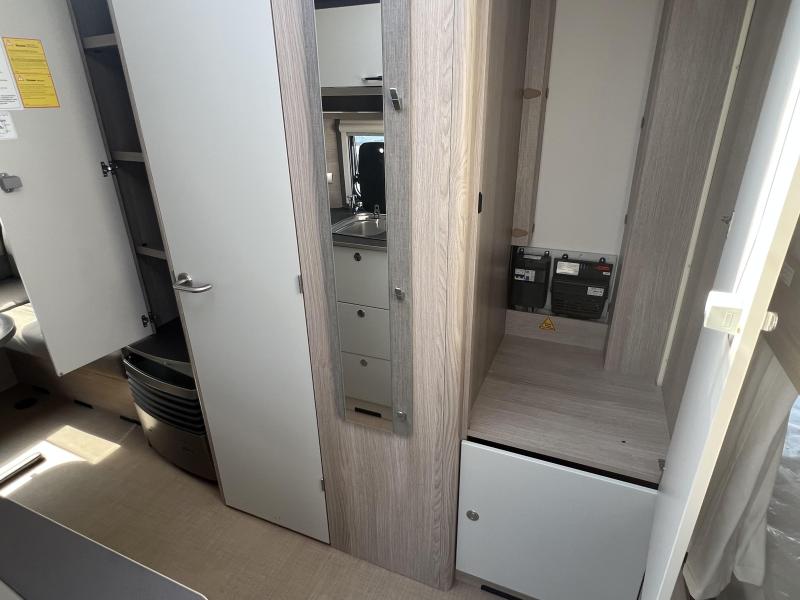 Bürstner Premio Plus 440 TK Met Isabella Ventura tent  foto: 14