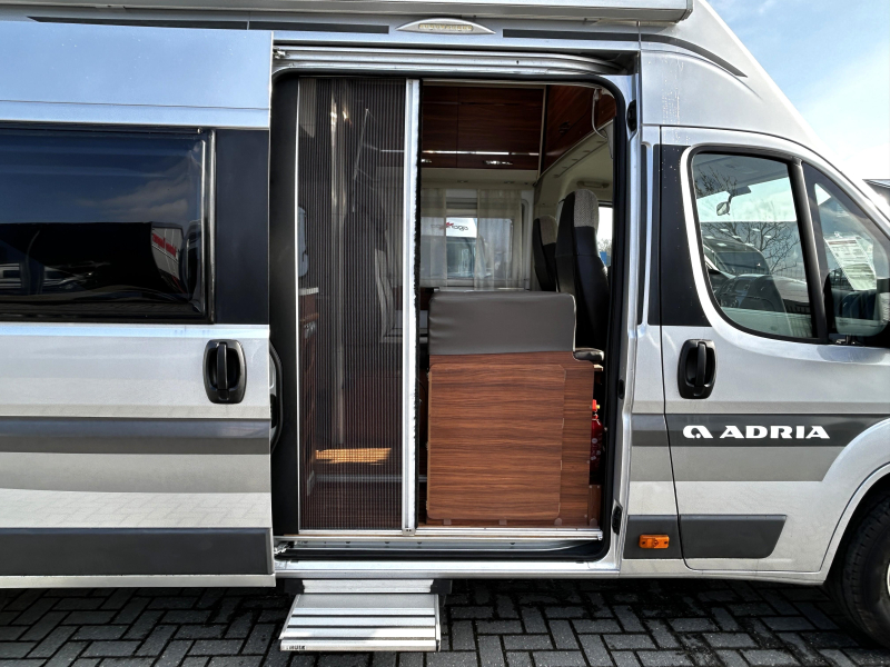 Adria Twin 640 SHX Dwarsbed/unieke indeling  foto: 5