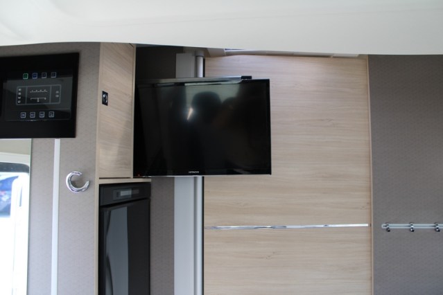 Challenger Graphite Vip Edition T 328 idem Chausson 788 AUTOM&Aacute;TICO Fiat 140 cv equipado con cama Queen y cama abatible 4 pers. (76 foto: 31