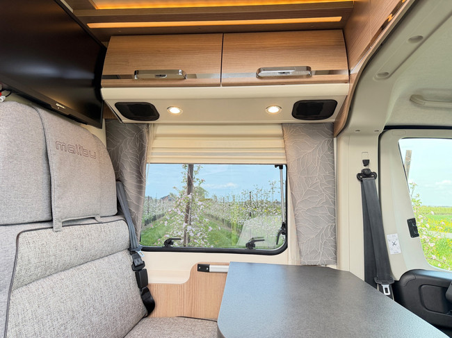 Malibu 600 LE Automaat Diesel/Elek. Verwarming/Solar/Trekhaak/Gasalarm/160PK/Lengtebedden/10” Navi/Vol opties! 2023 foto: 13