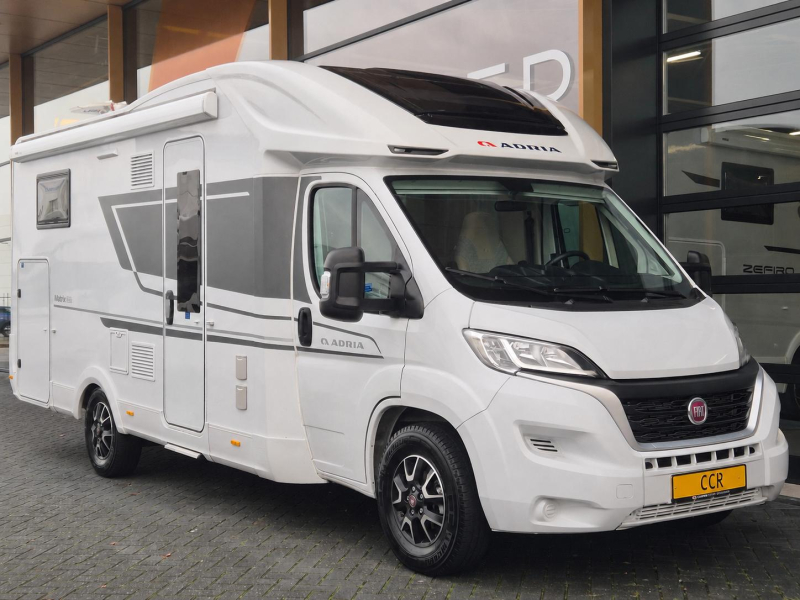 Adria Matrix Plus 670 DL face to face Foto: 7