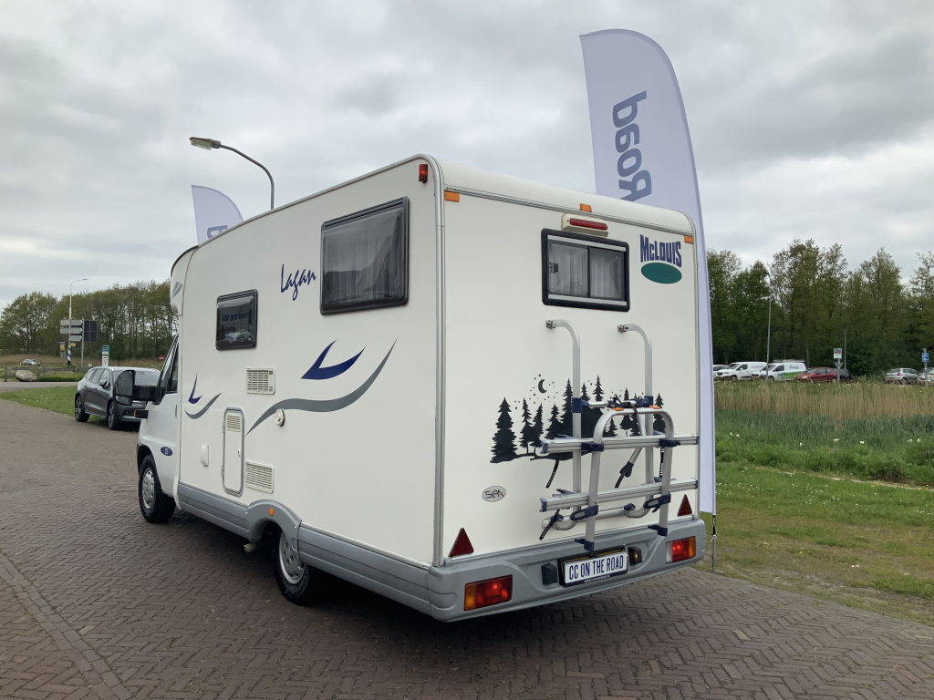 McLouis Lagan 253 G Teilintegriert, Kleiner Camper, mit Fahrradgarage, Querbett, Bj. 2006 Camper Centrum On The Road Foto: 4