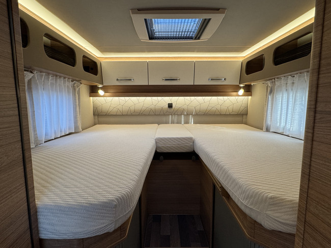 Weinsberg CaraCompact Pepper Edition 600 MEG 140 CV Autom&aacute;tico 9 velocidades Euro 6 Fiat Ducato 8 **Camas individuales/Portabicicletas/Sat&eacute;lite/Smart TV foto: 18