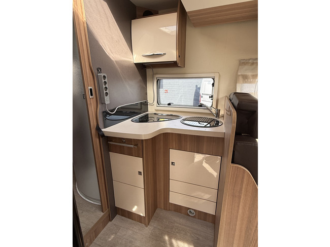 Chausson Flash 718 EB cama queen+cama abatible portabicicletas panel solar antena parab&oacute;lica el&eacute;ctrica TV puerta mosquitera remis plisado foto: 20
