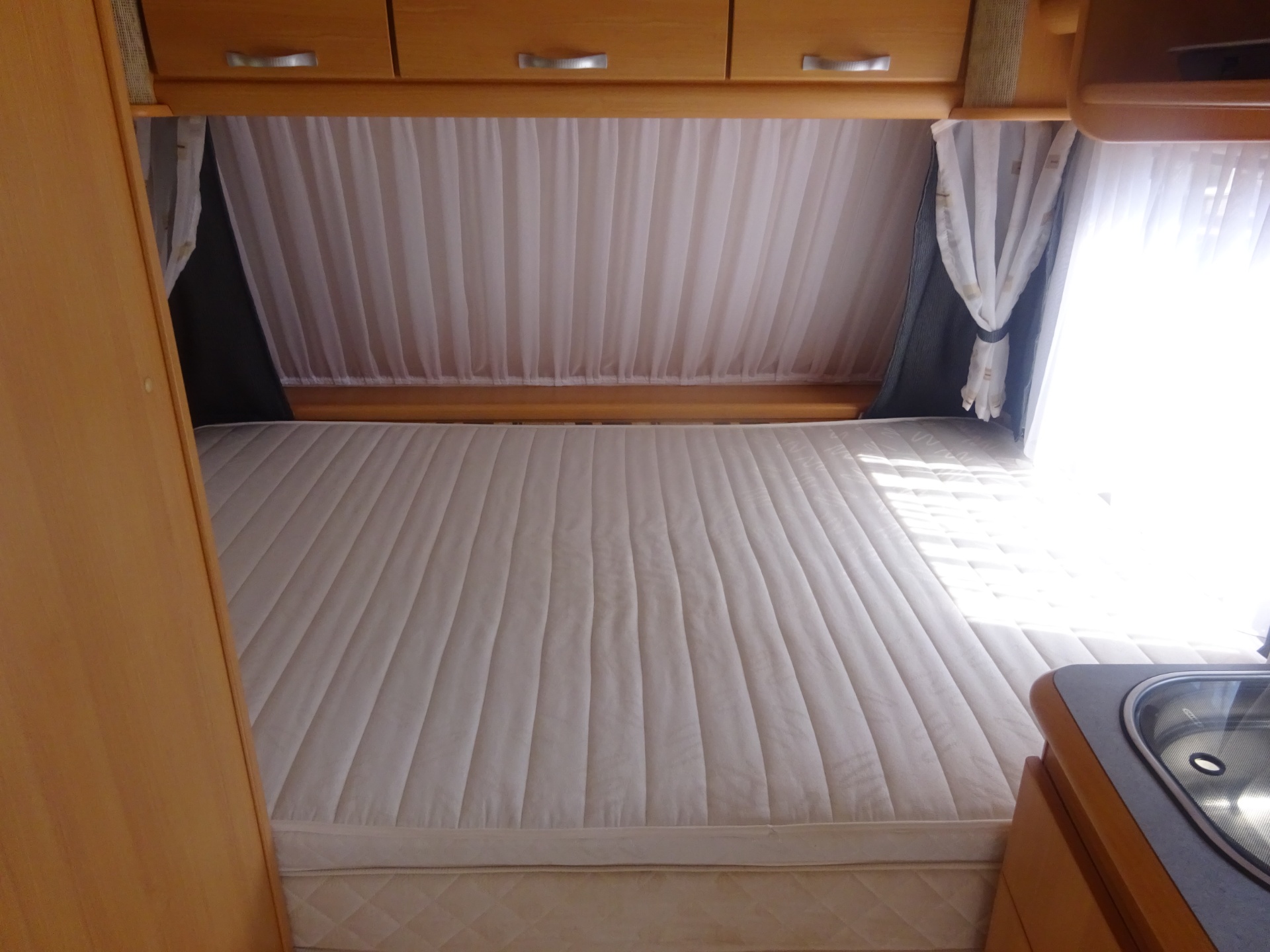 Tec Travelking 450 Met Vast Bed Mover en Airco foto: 11