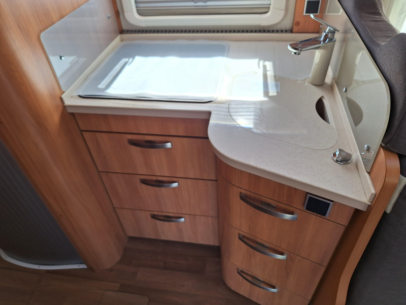 Hymer Tramp 704 SL 2 APARTE BEDDEN-180PK  foto: 4