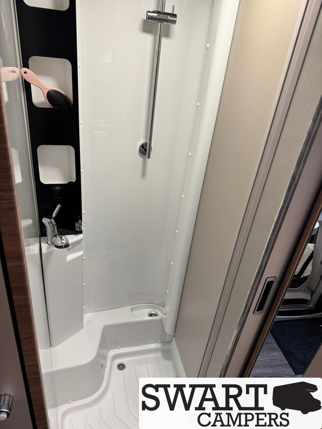 Knaus Van TI 650 MEG VANSATION, Automaat 140 pk Lengtebedden foto: 15