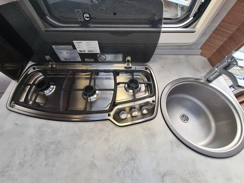 Knaus Sport 400 LK Voortent!  foto: 9