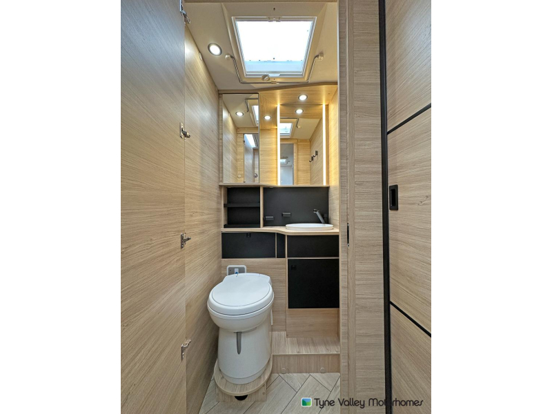 Chausson 797 Titanium single beds and automatic photo: 5