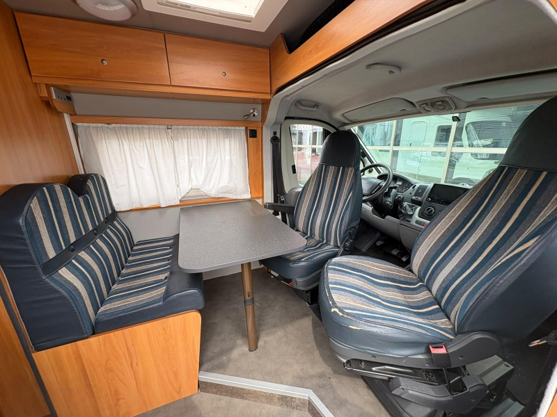 Globecar Globescout 600 130CV, Cama fija, Toldo foto: 10