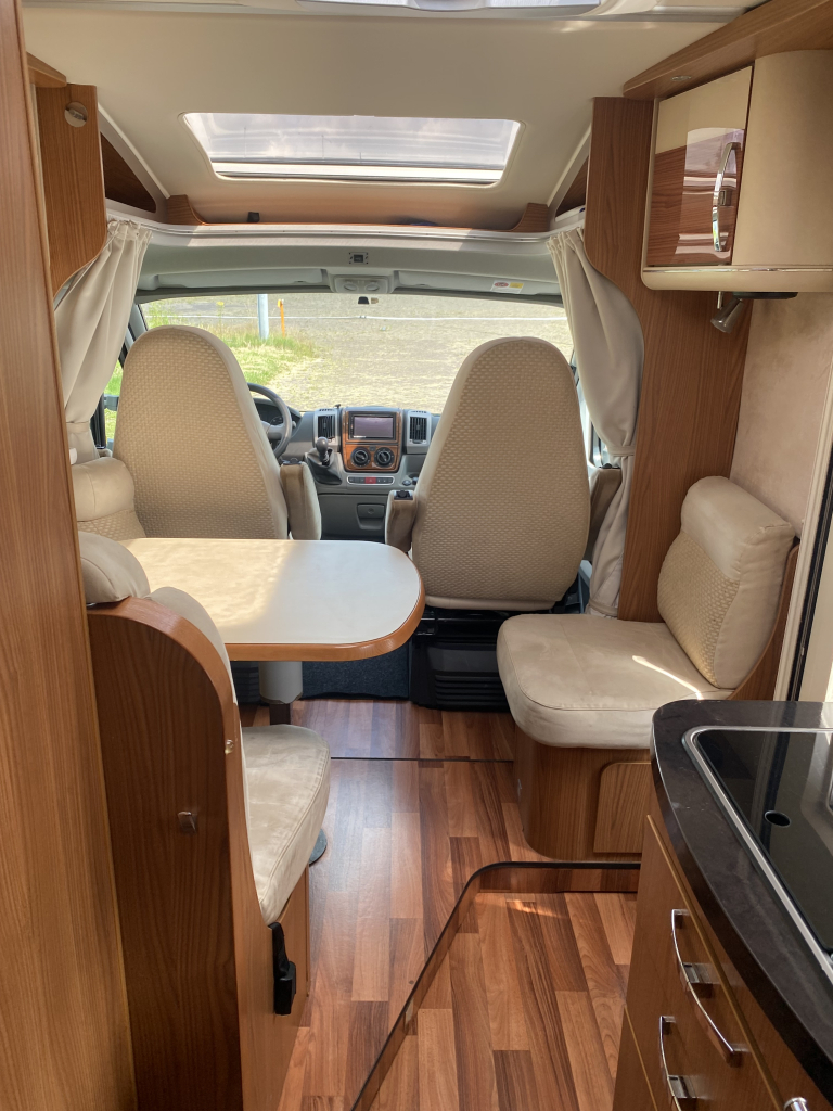 Hymer T 674 SL 2.3 MultiJet 160 CV, Semi-integral, 2 camas individuales, Aire acondicionado de motor, Antena parab&oacute;lica autom&aacute;tica, etc. A&ntilde;o 2011 Camper Centrum On the Road en Noorderringweg 4 en Marum. foto: 4