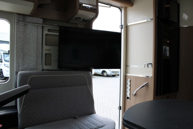 Robuuste AUTOMAAT 180 pk Malibu I 490 LE by Carthago hef-en enkele lengte bedden (124  foto: 42
