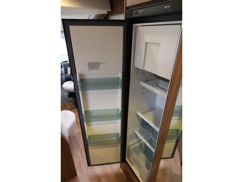 Hymer BML-I Queen bed + fold-down bed photo: 16