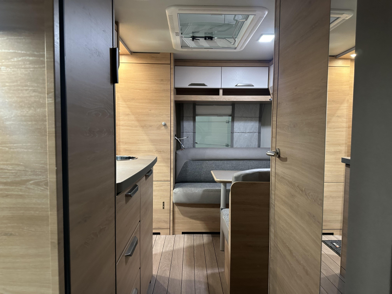 Knaus Sudwind 420 QD grote koelkast | A69  foto: 16