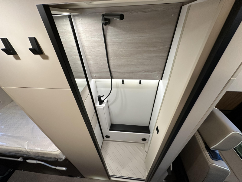 Bürstner Habiton HM 6.0 - APARTE BEDDEN & HEFDAK  foto: 15